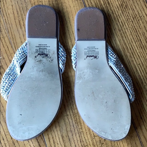 🌺 Wanted Precious Silver Sandals Sz6 - Picture 2 of 2